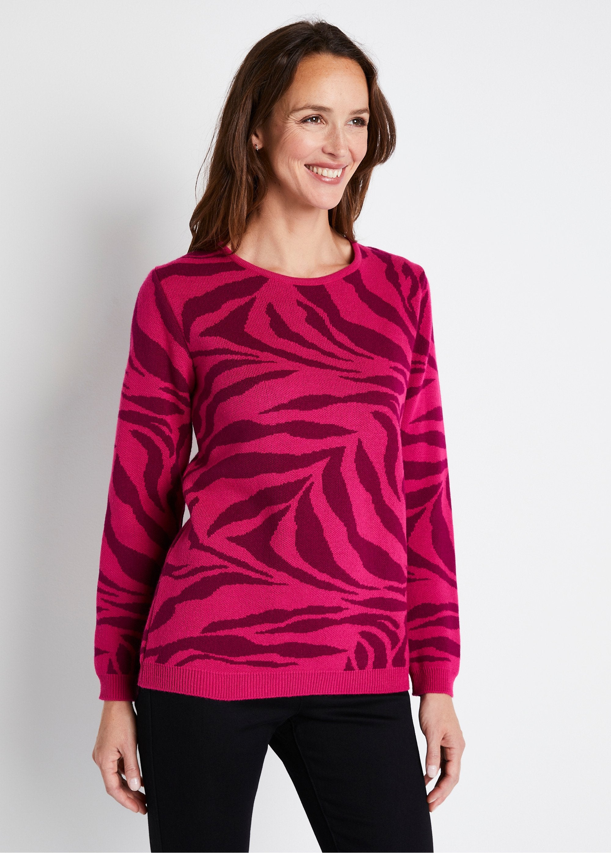 Soft_zebra_jacquard_round_neck_sweater_Fuchsia_and_blackcurrant_FA1_slim