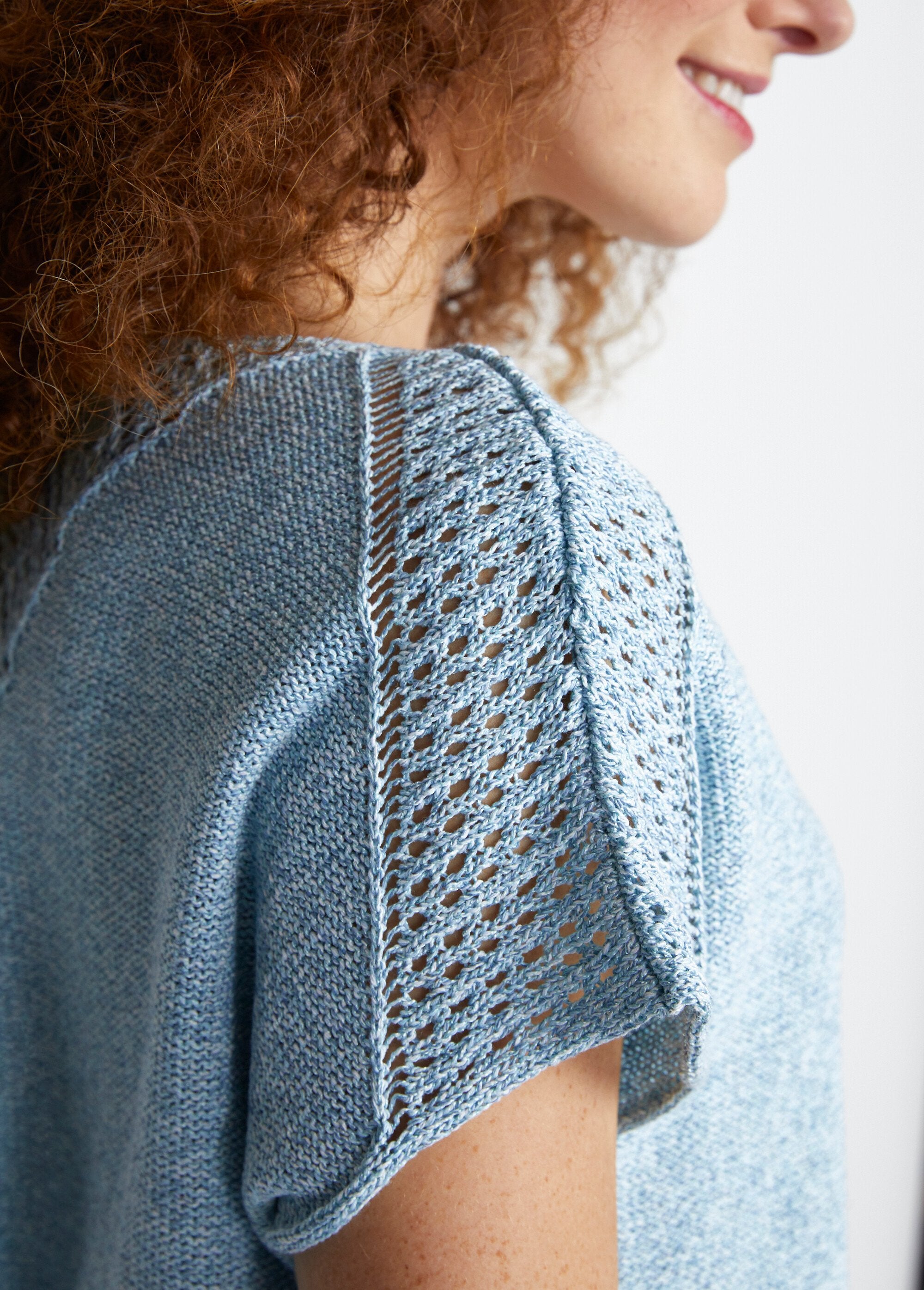 Fine_openwork_short-sleeved_sweater_Blue_DE2_slim