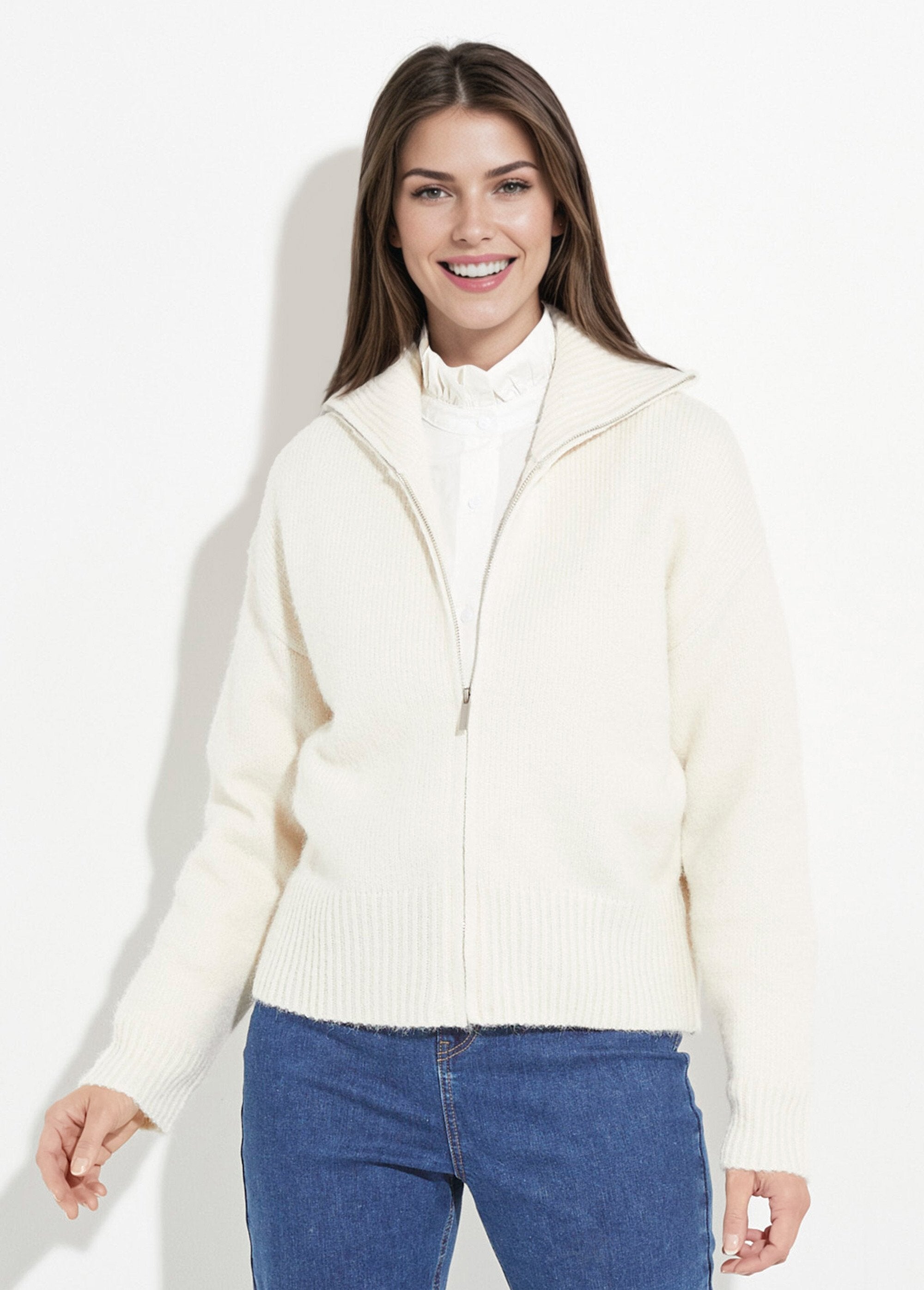 Pull_zippé_en_maille_avec_col_montant_Beige_FA1_slim
