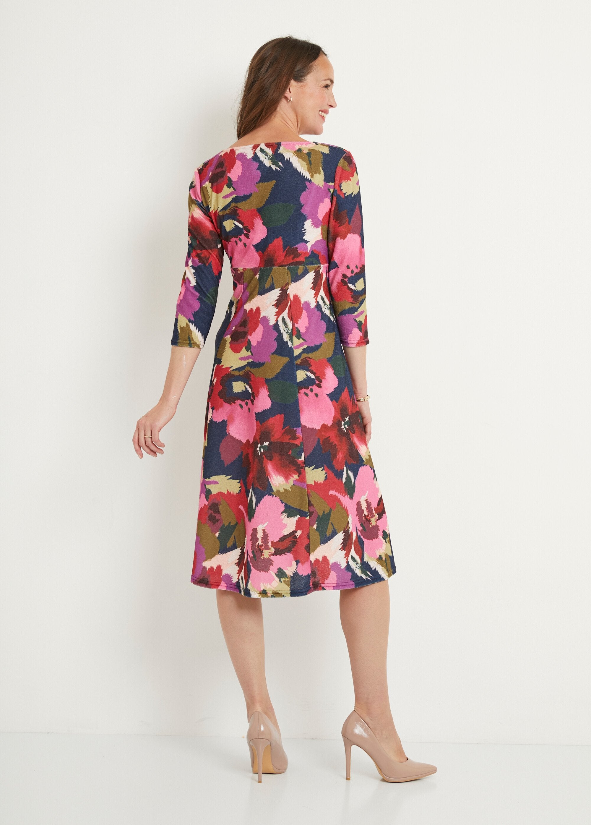 Short_printed_wrap_dress,_3/4_sleeves_Navy_and_pink_DO1_slim