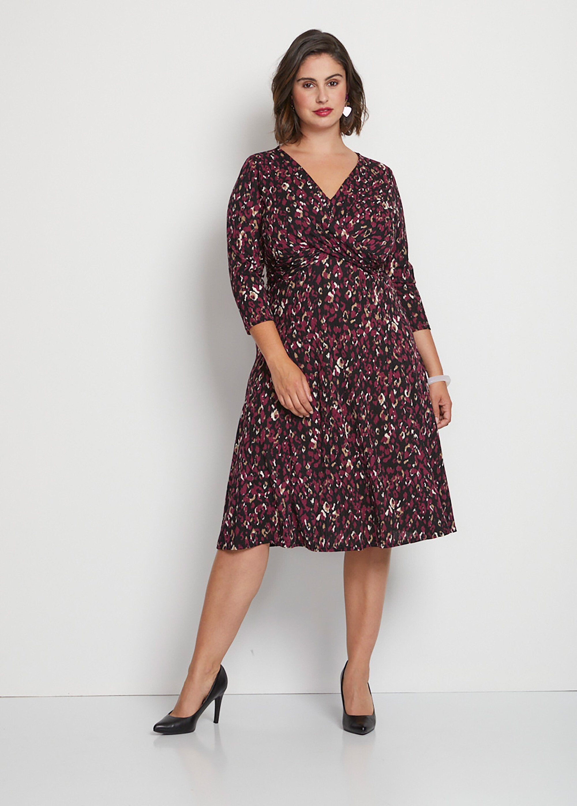 Short_knit_wrap_dress_Plum_print_FA1_curvy