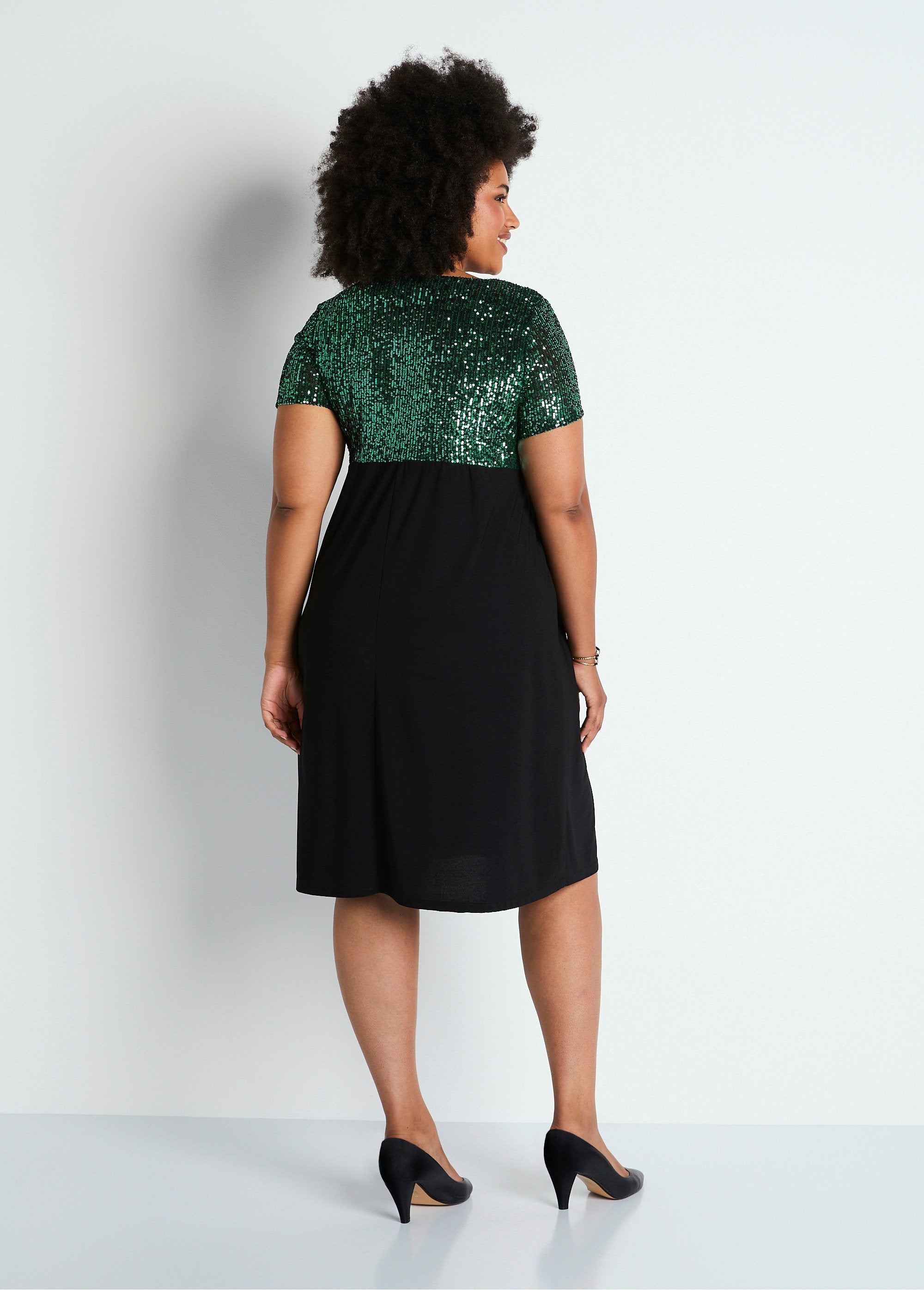 Short_flared_mesh_and_sequin_dress_Green_and_black_DO1_curvy