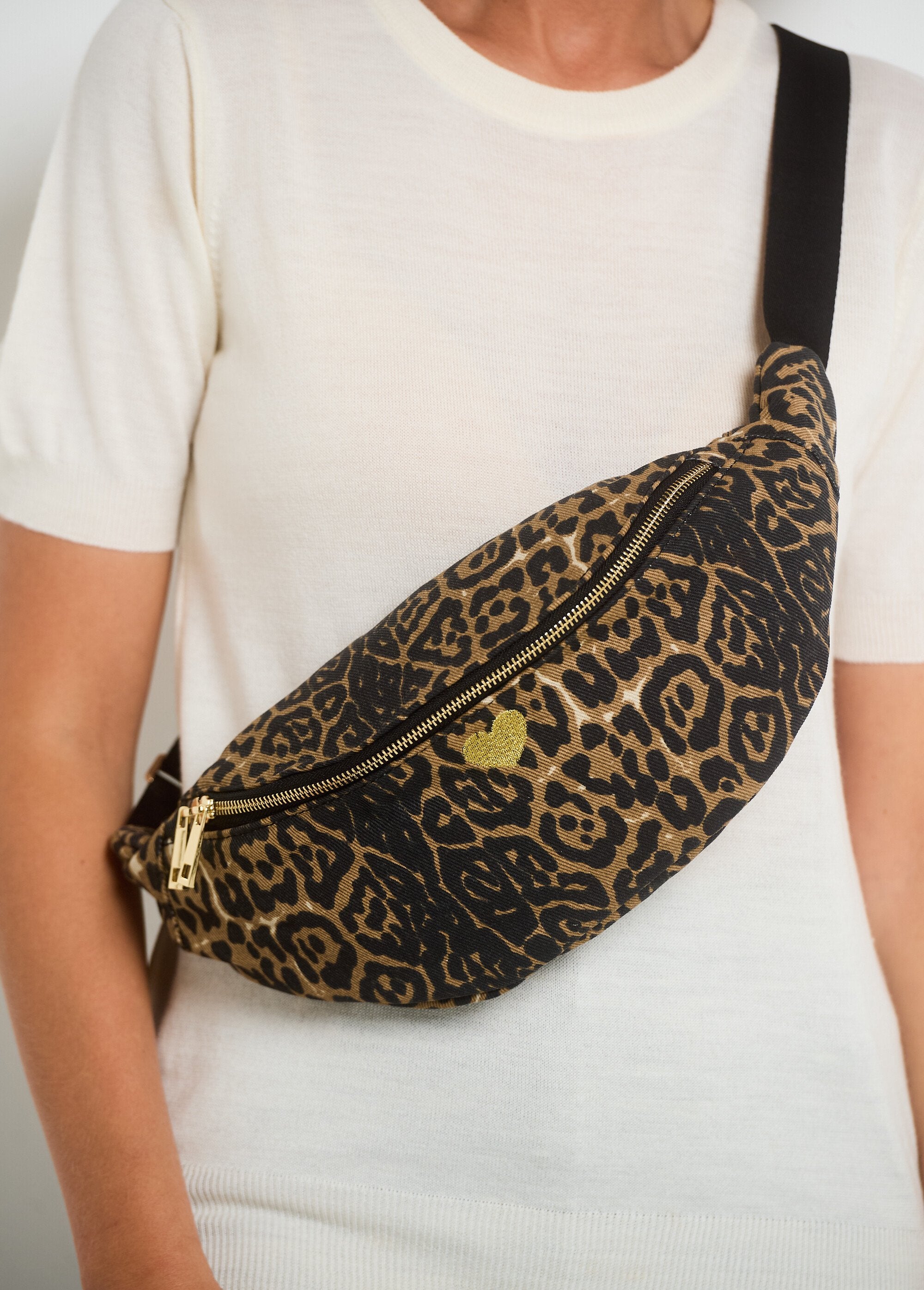 Animal_print_zipped_fanny_pack_Leopard_DE1_slim