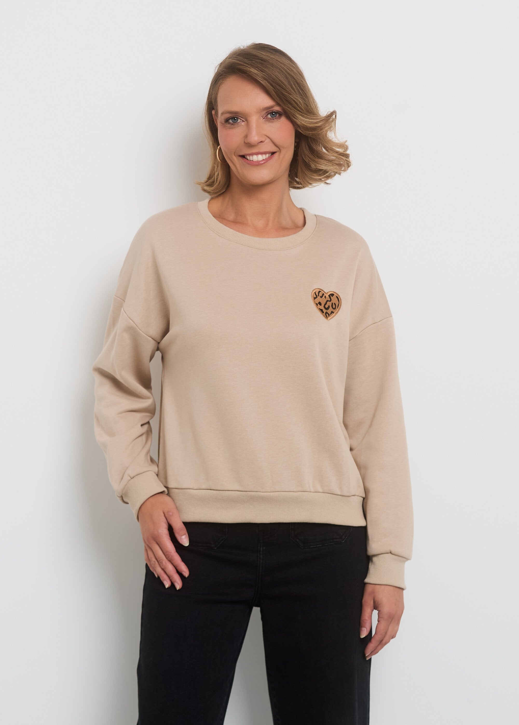 Heart_embroidered_fleece_sweatshirt_with_chest_Beige_FA1_slim