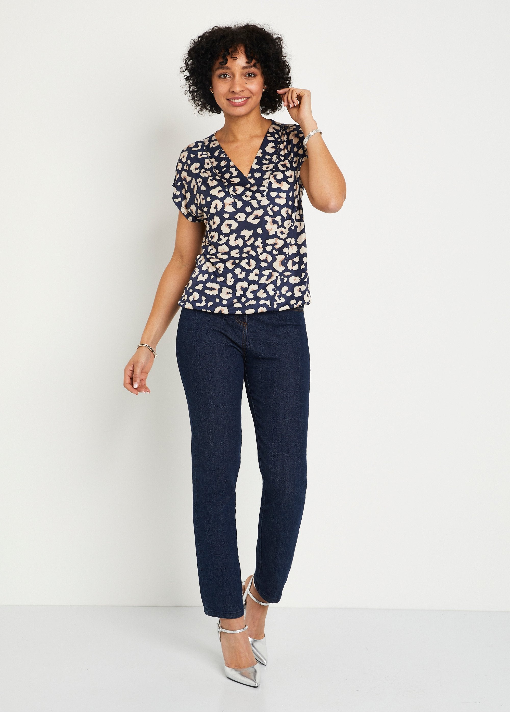 Blousant_animal_print_V-neck_T-shirt_Navy_and_beige_SF1_slim