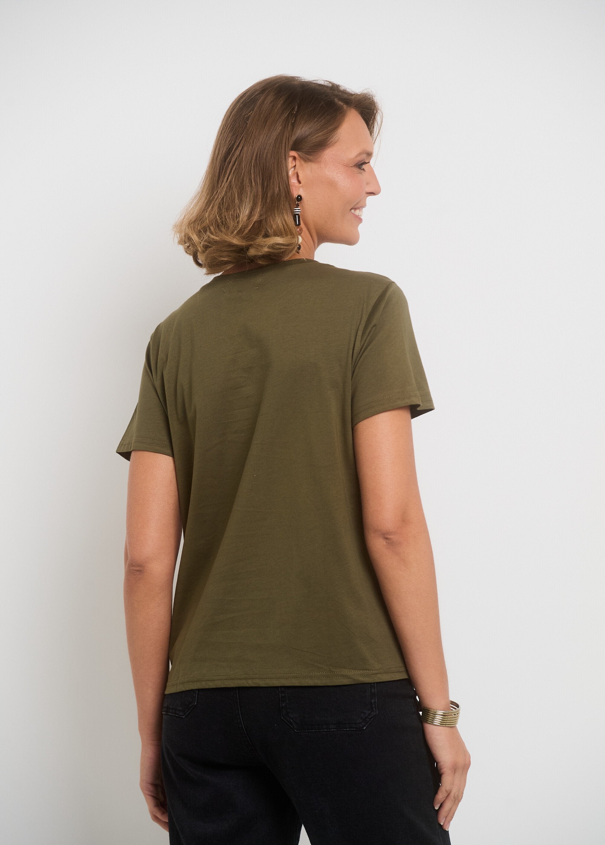 Round_neck_T-shirt_with_embroidered_heart_on_chest_Khaki_DO1_slim