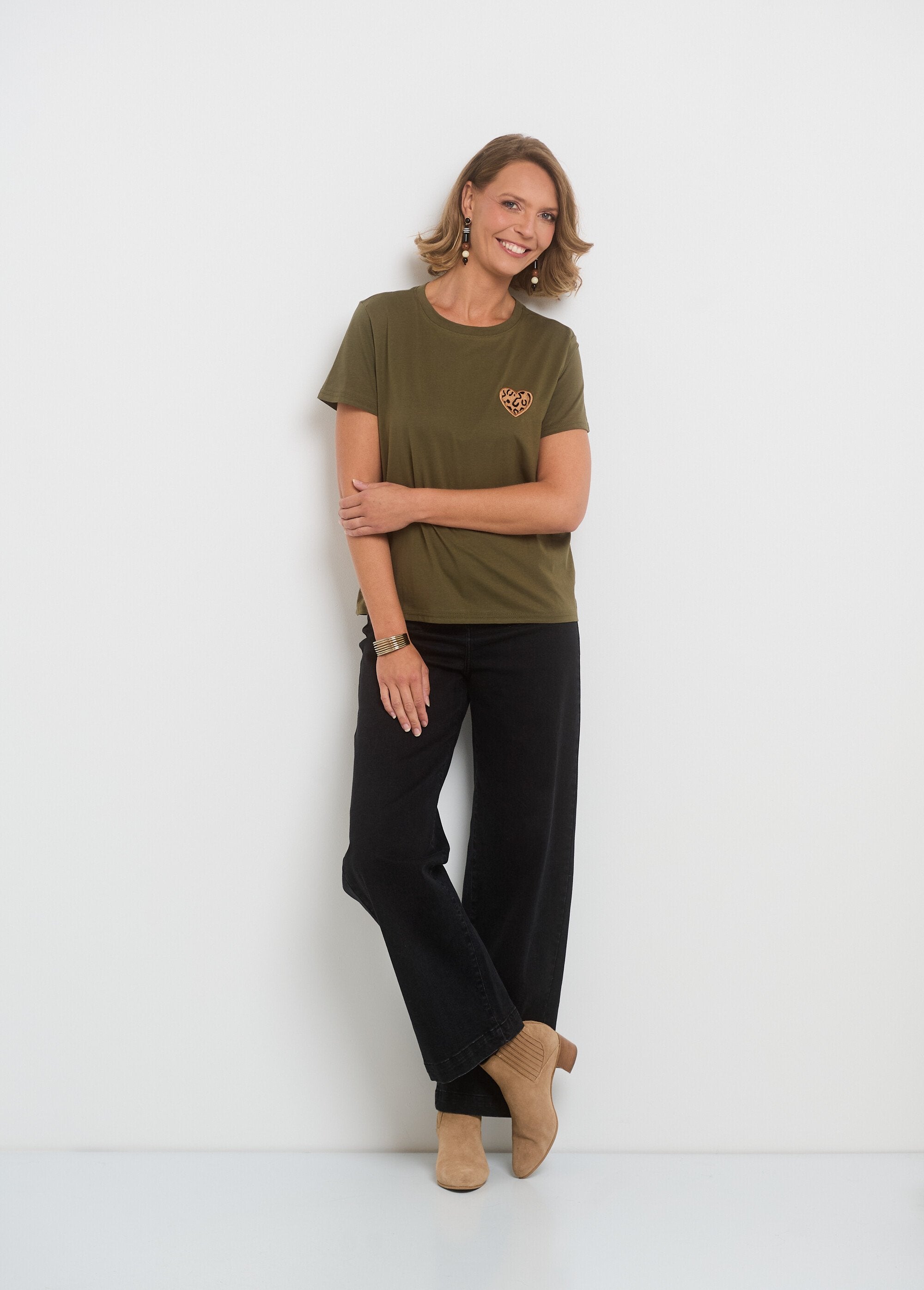 Round_neck_T-shirt_with_embroidered_heart_on_chest_Khaki_SF1_slim