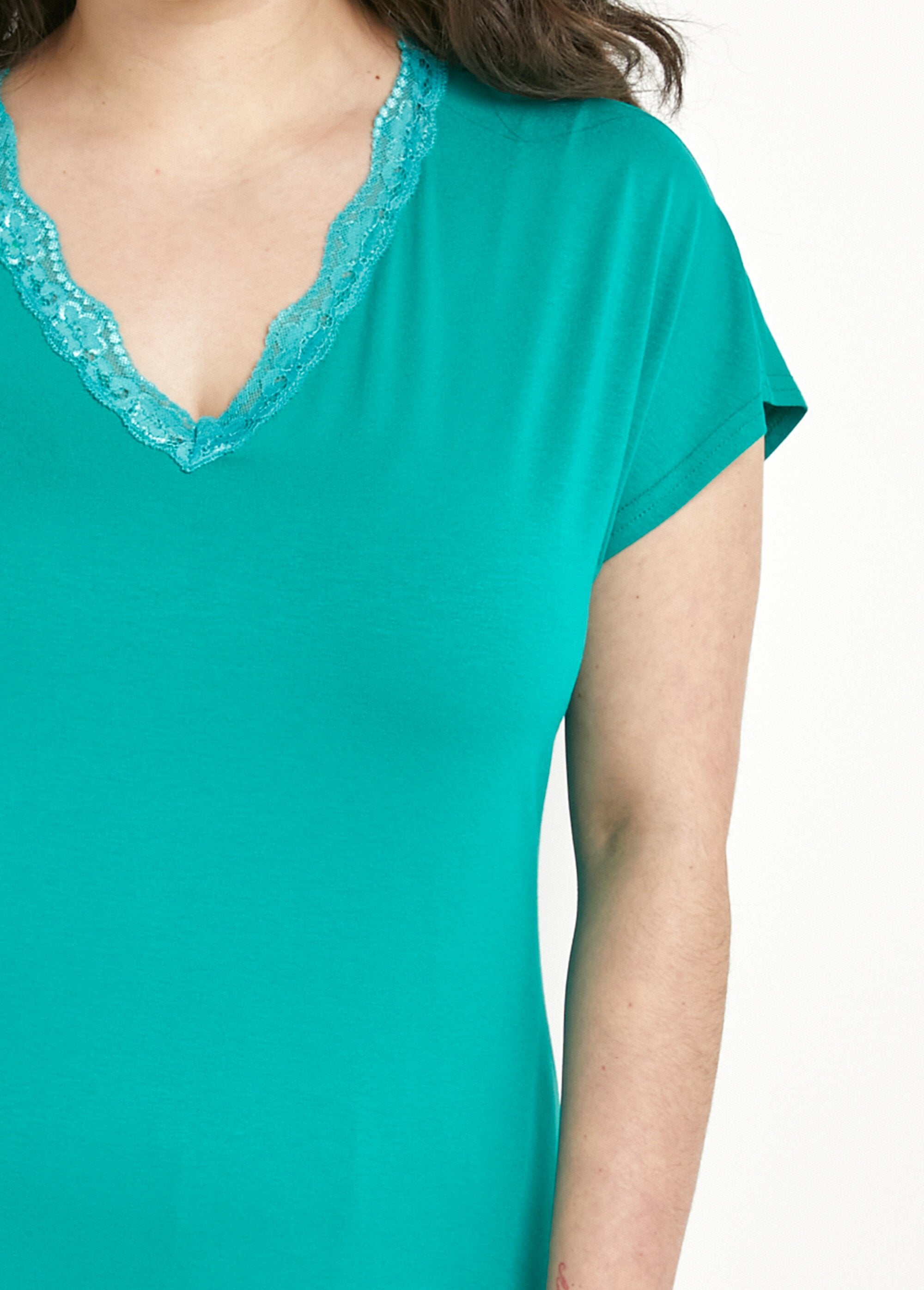 Short_stretch_lace_t-shirt_Mint_DE1_curvy