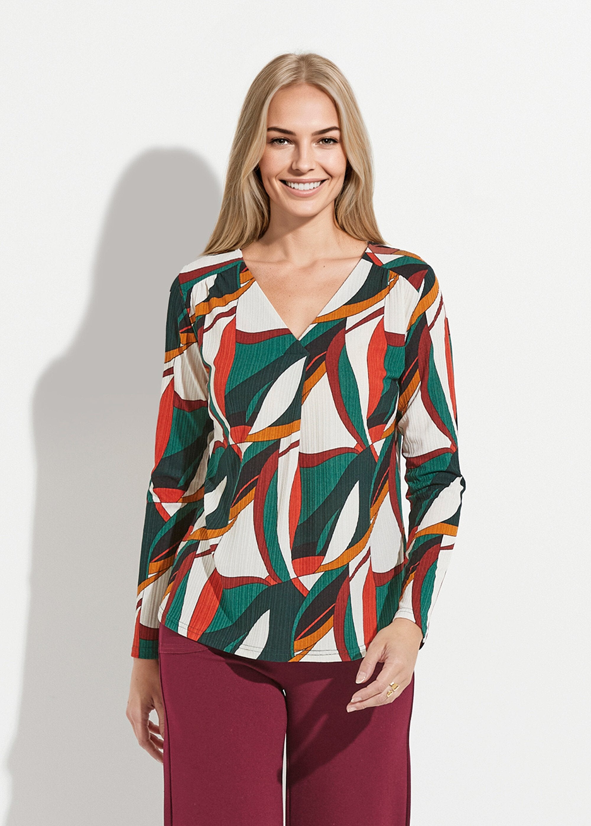 V-neck_flared_T-shirt_with_multicolored_graphic_print_Imprime_vert_FA1_slim