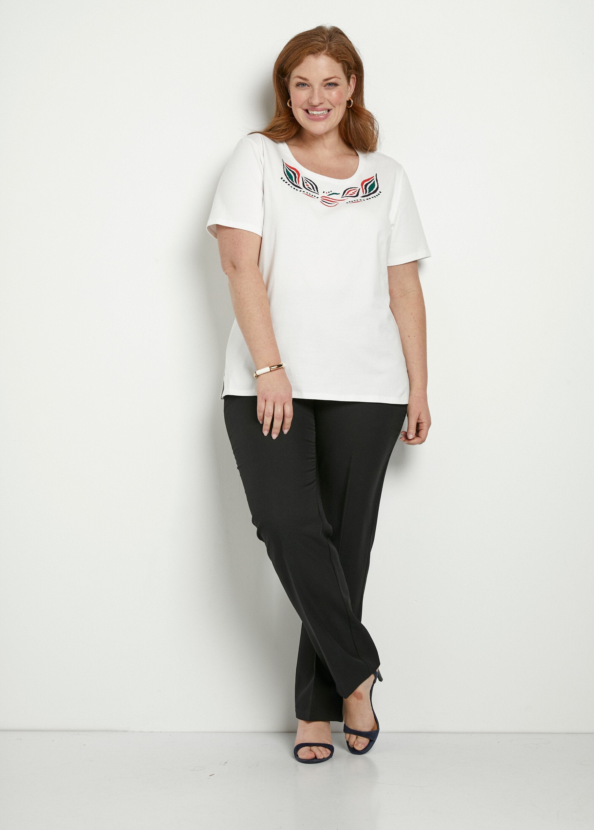 Long_short-sleeved_round_neck_T-shirt_Plain_white_SF1_curvy