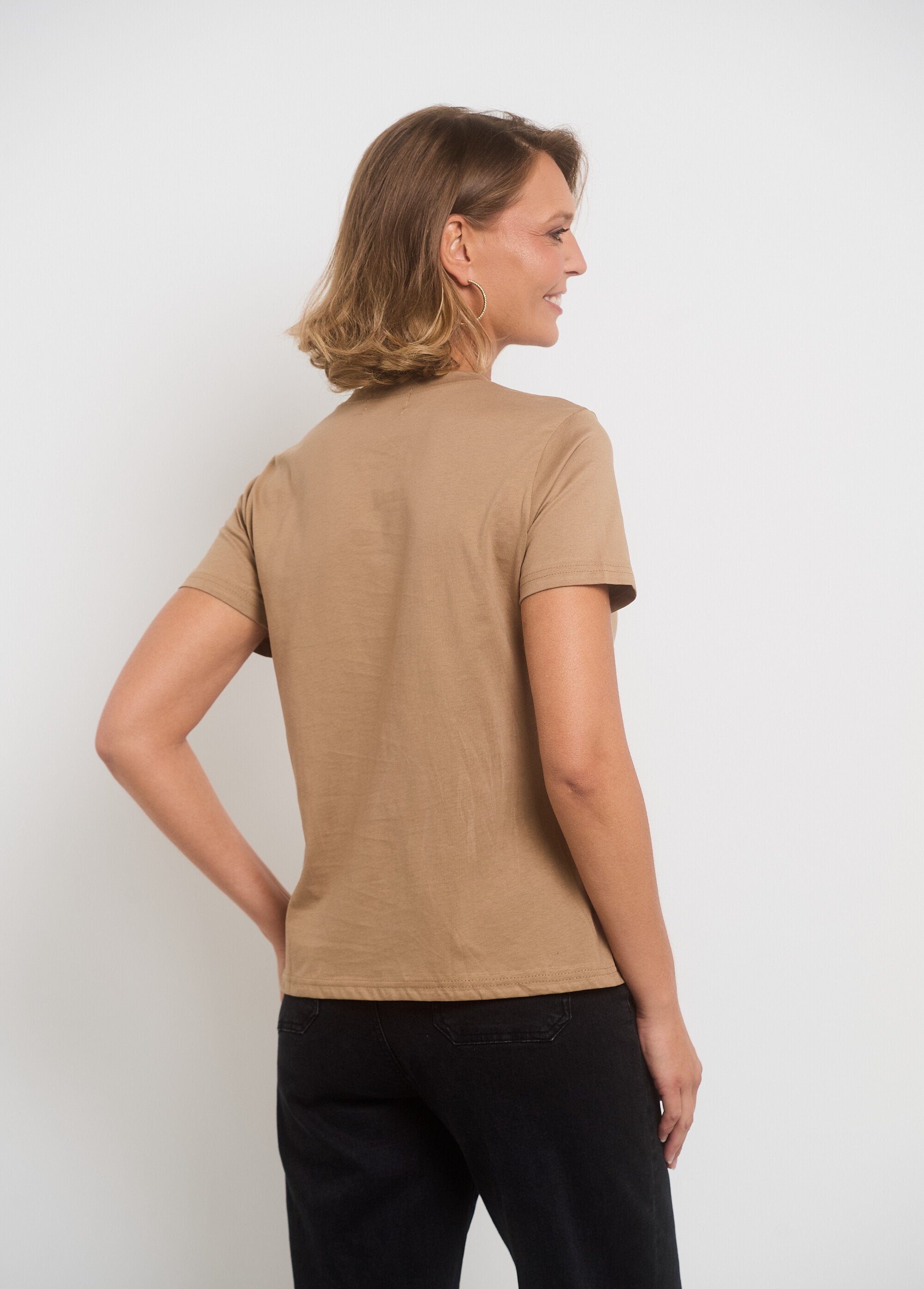 Short-sleeved_T-shirt_with_the_message_"Madame"_camel_DO1_slim