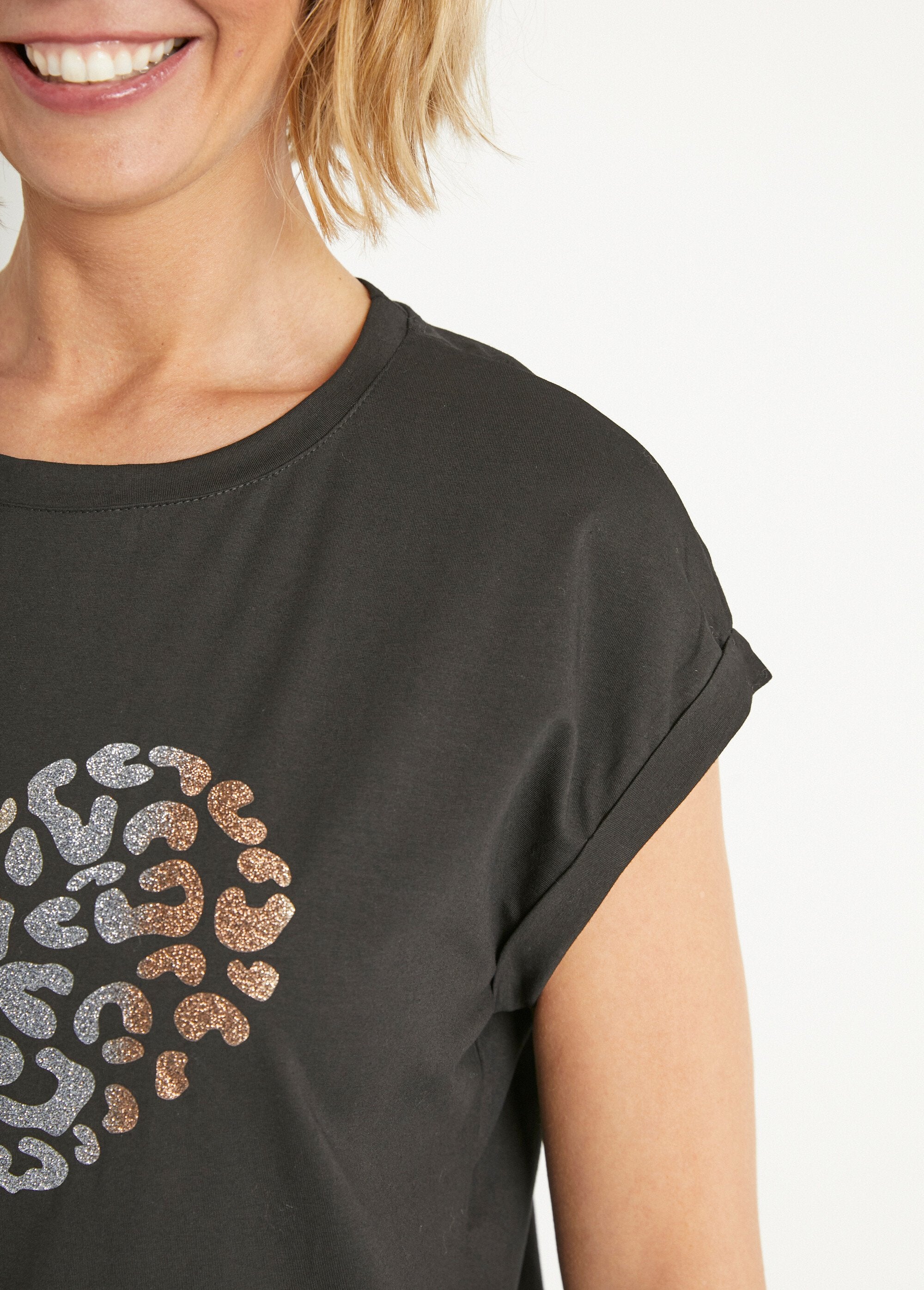 Metallic_Heart_Pattern_Short_Sleeve_T-Shirt_Black_DE3_slim