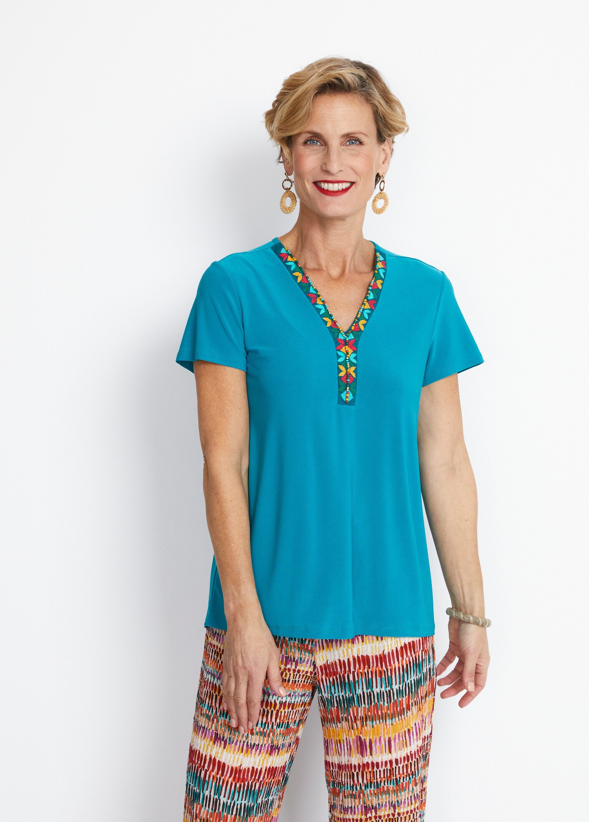 Stretchy_mesh_T-shirt_with_fancy_neckline_Green_FA1_slim