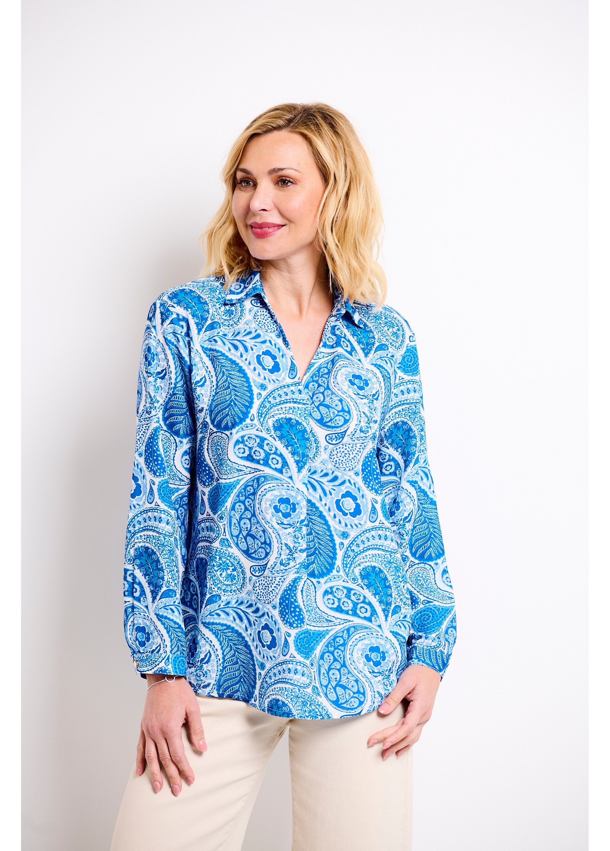 Long_loose_tunic_with_paisley_print_Blue_and_white_FA1_slim