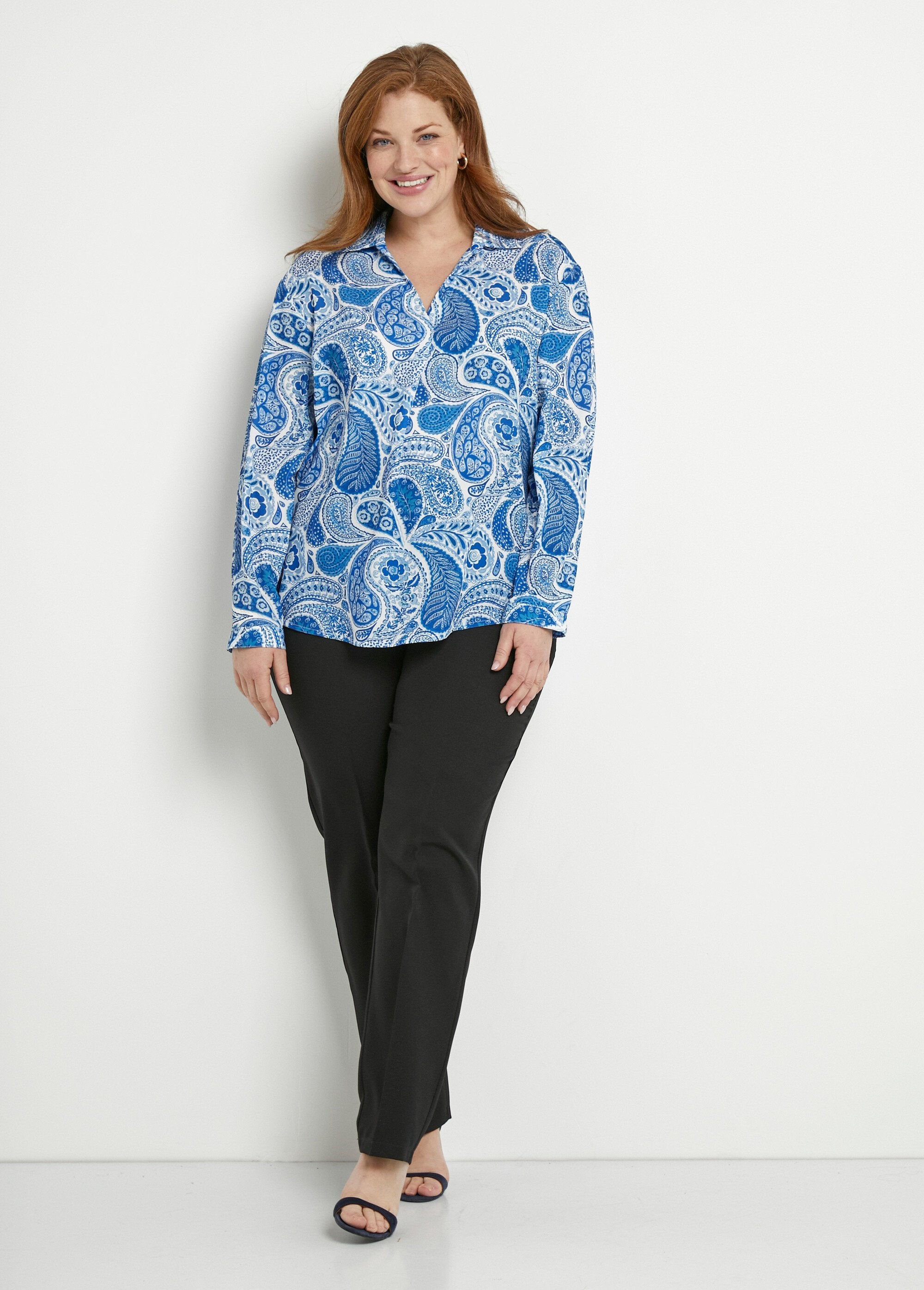 Long_loose_tunic_with_paisley_print_Blue_and_white_SF1_curvy