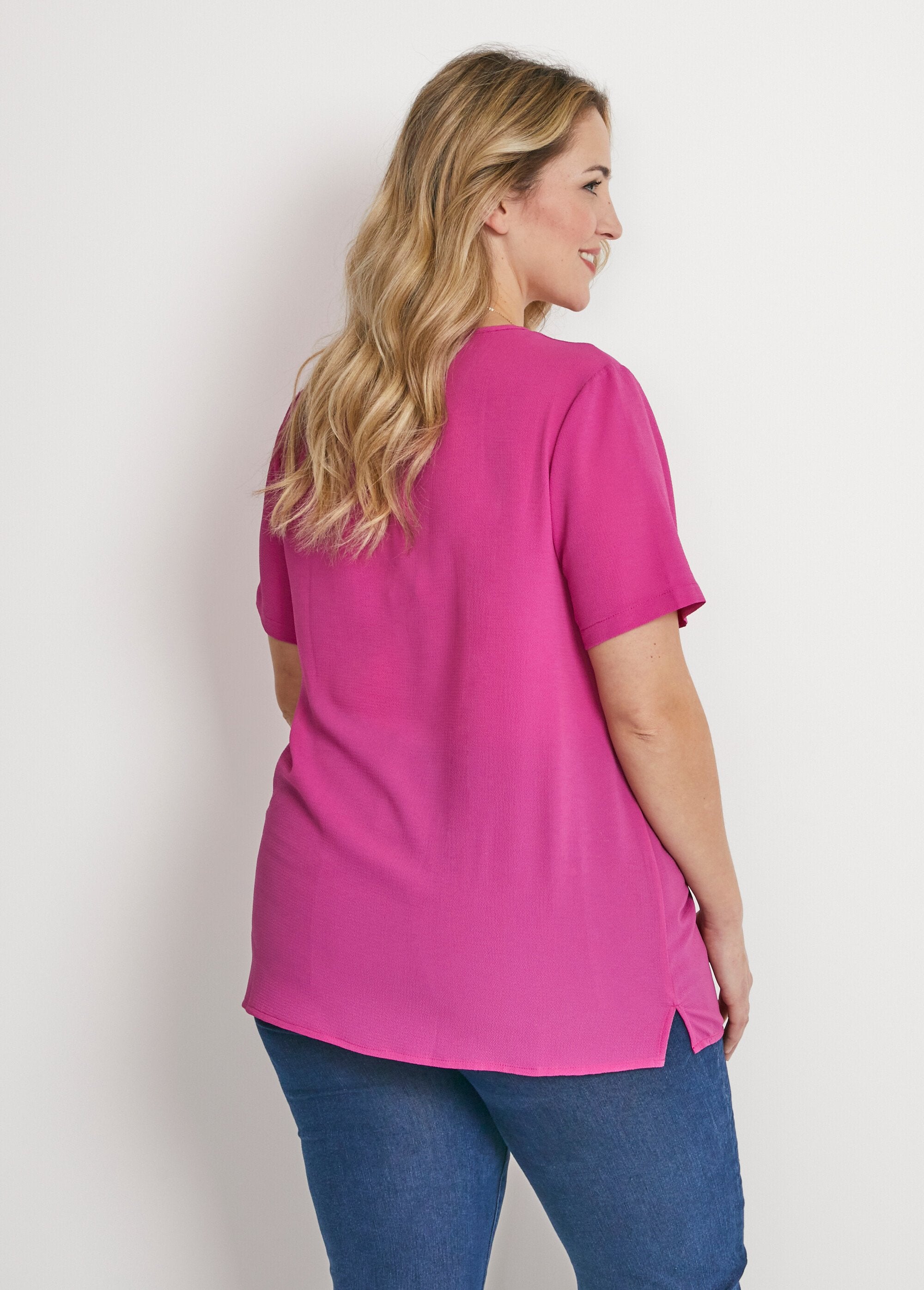 Ample_mid-length_tunic_in_crepe_fabric_Uni_fuchsia_DO1_curvy