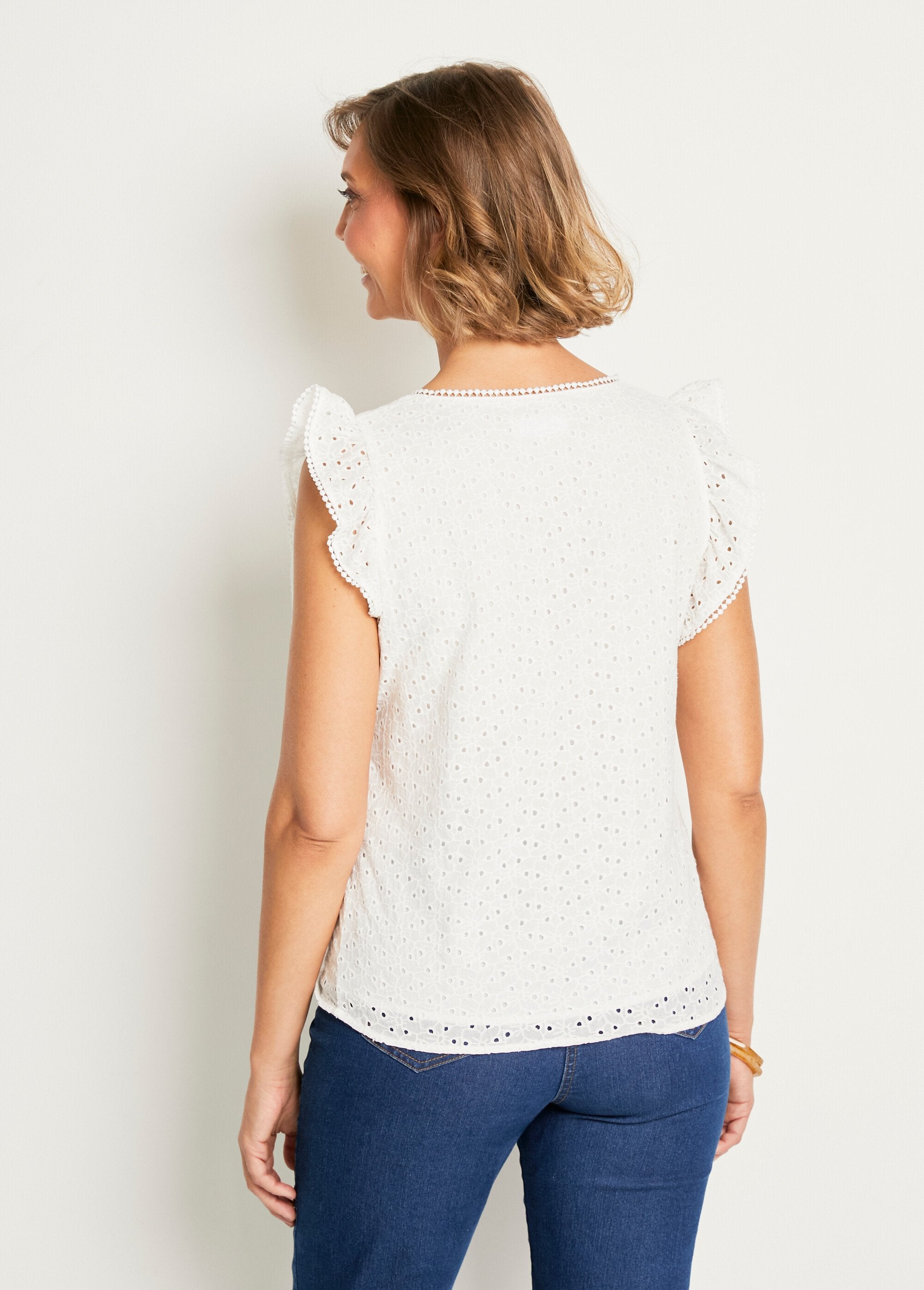 Broderie_anglaise_tunic_with_ruffles_White_DO1_slim