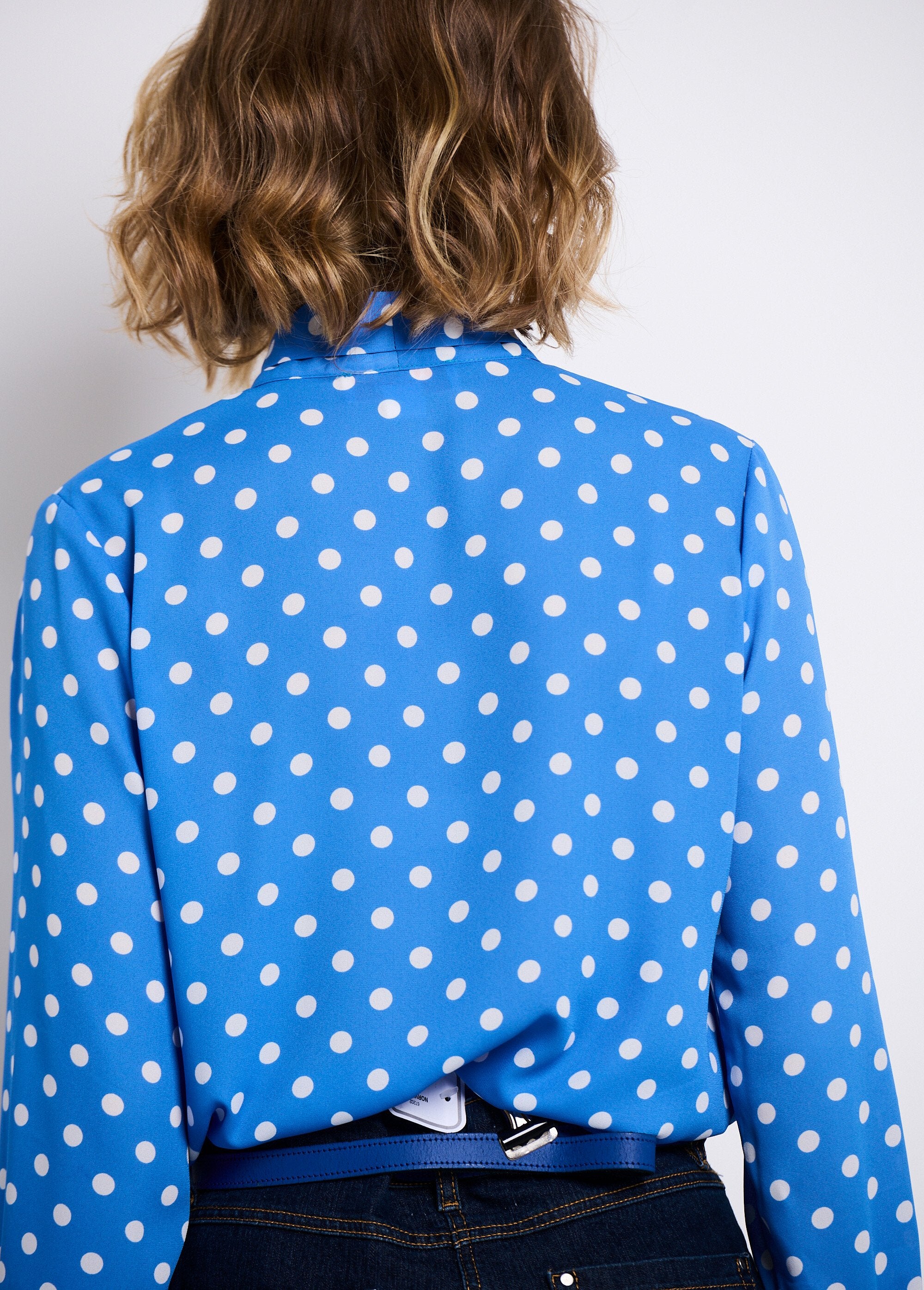 Flowing_tunic_with_pussy_bow_collar,_plain_or_polka_dot_Blue_and_white_DO2_slim