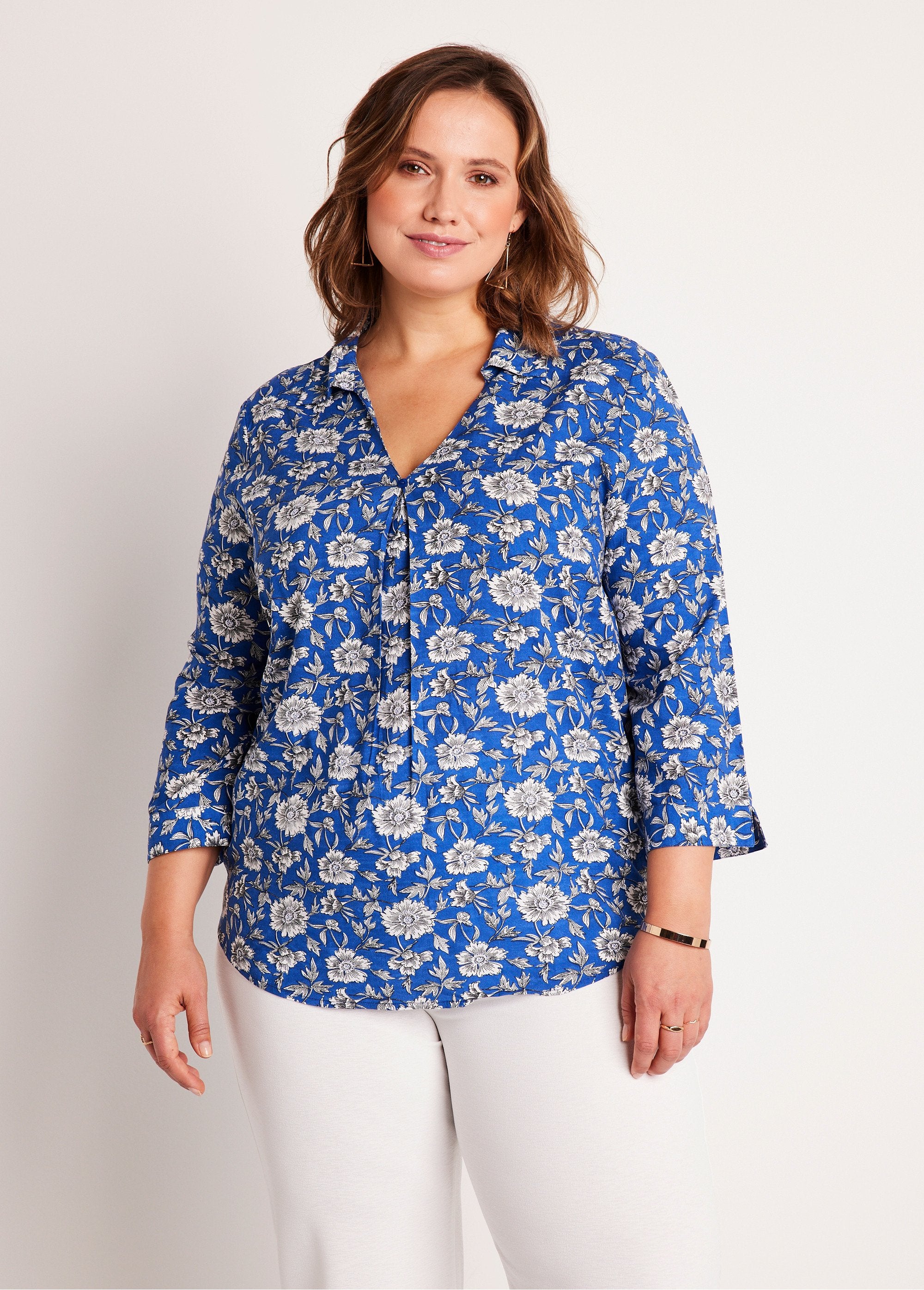 Long_flared_floral_tunic_Blue_and_white_FA1_curvy