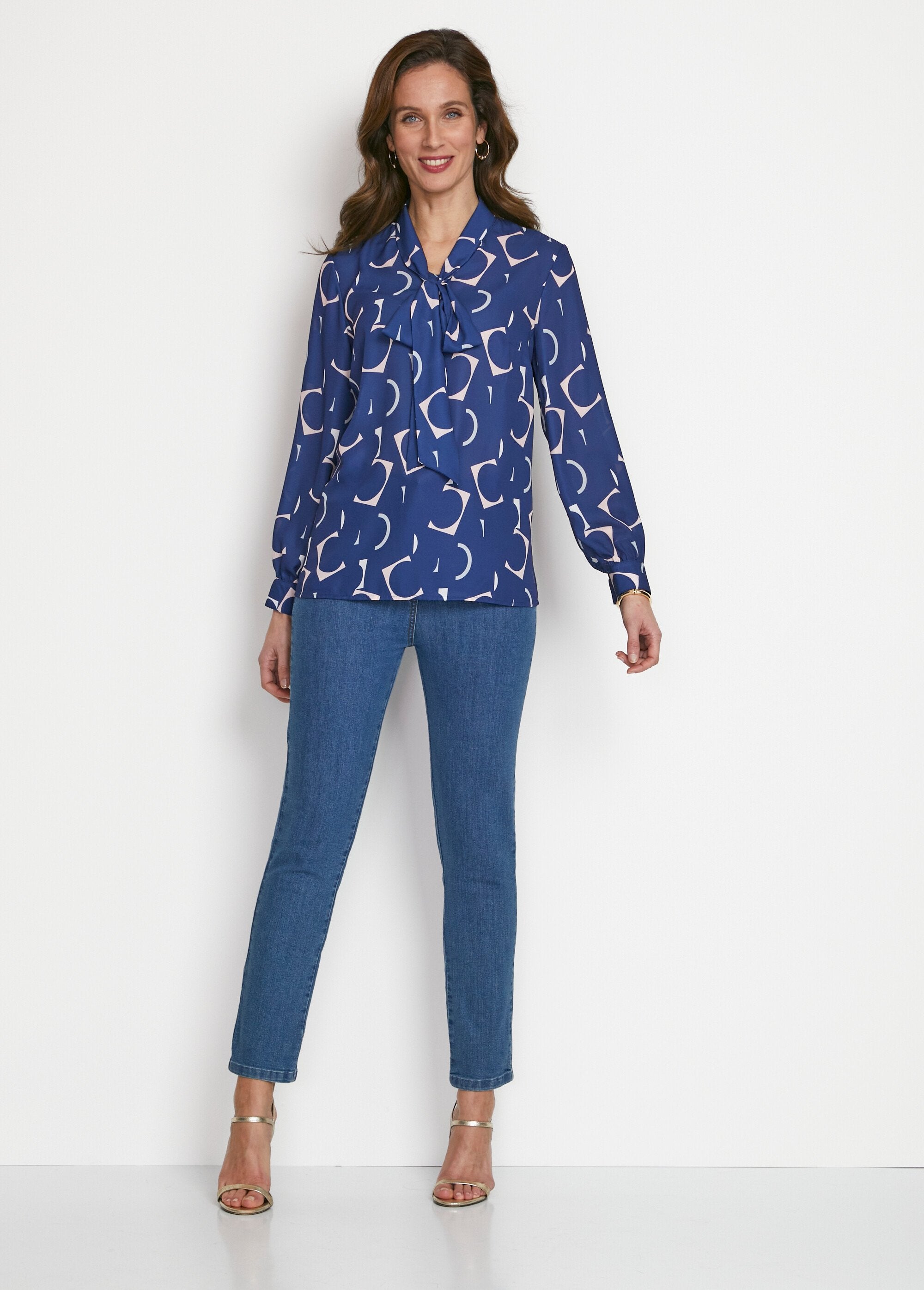 Long_flowing_printed_tunic_Blue_background_SF1_slim