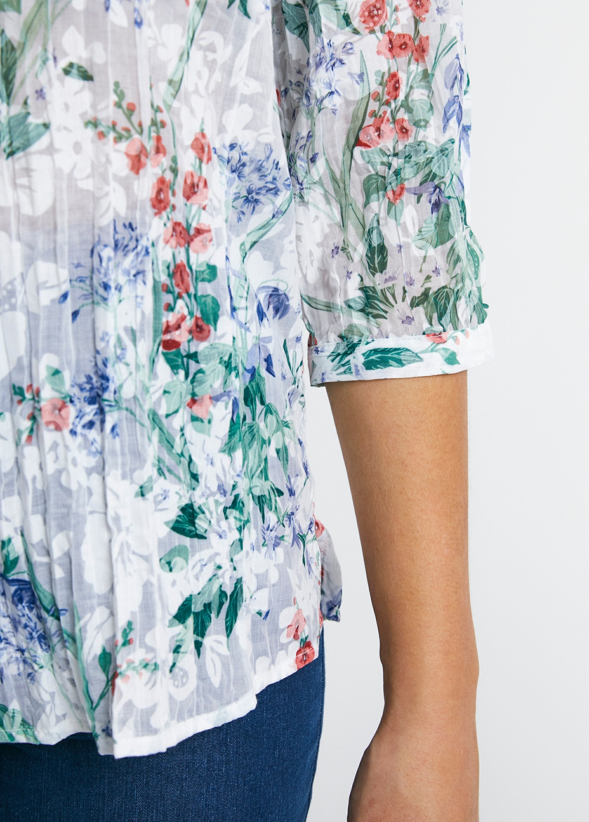 Loose_floral_3/4_sleeve_tunic_White_background_DE2_slim