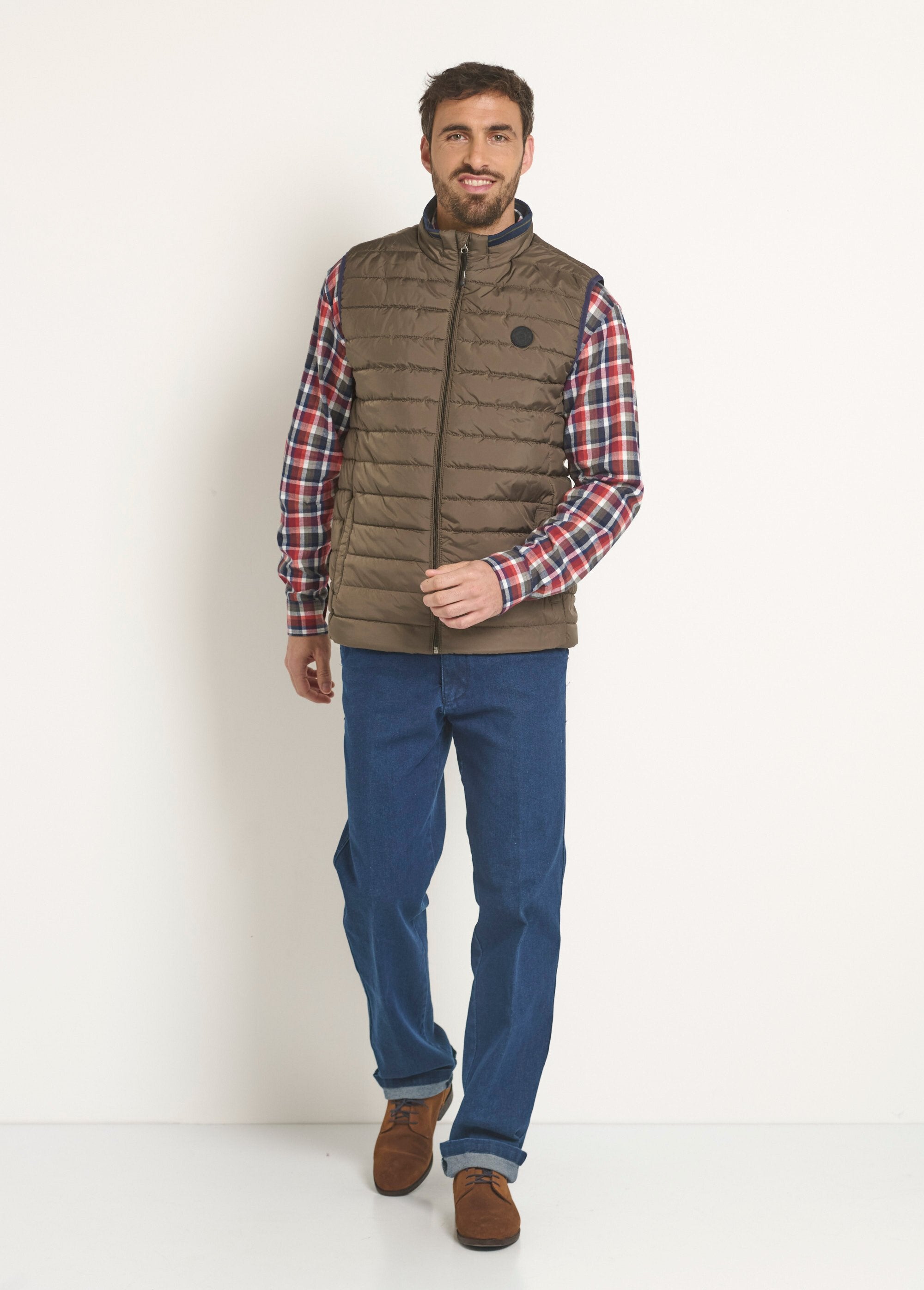 Sleeveless_water-repellent_quilted_jacket_Khaki_SF1_slim