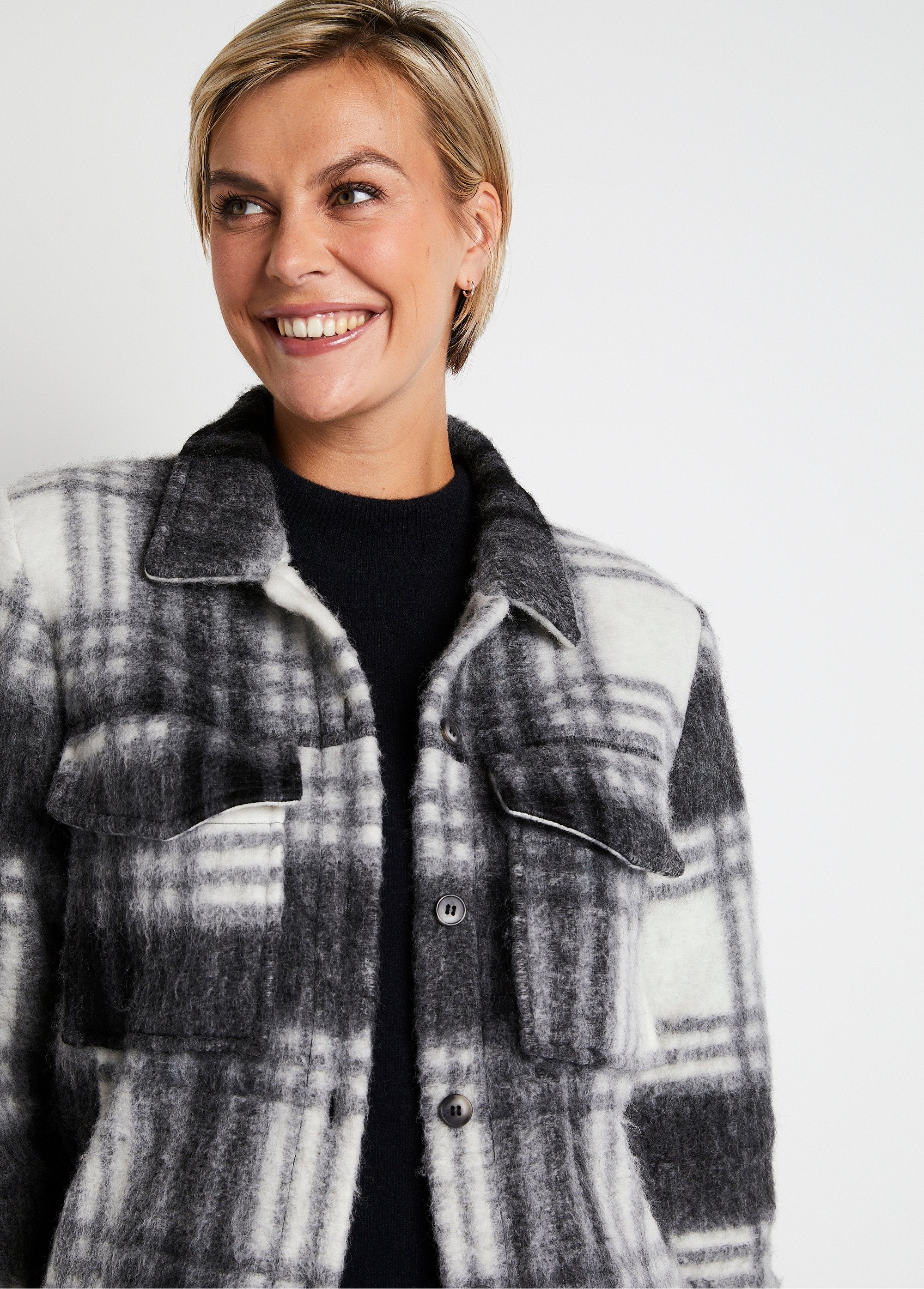 Warm_knit_check_overshirt_jacket_Gray_tiles_DE1_slim